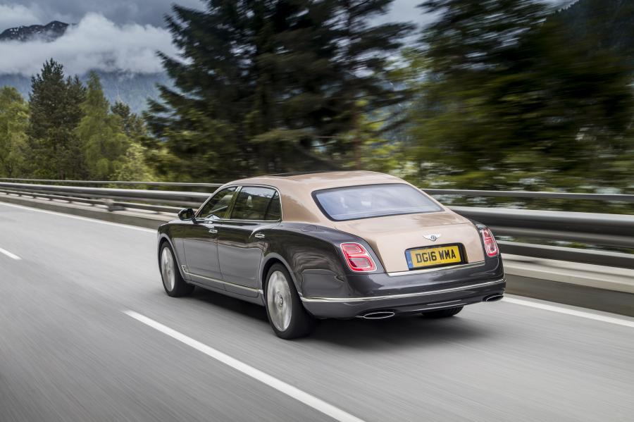  Bentley Mulsanne Extended Wheelbase 2016 года  (фото 13 из 23)